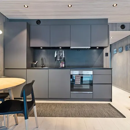 Explorers Rest, Apartman Henningsvær