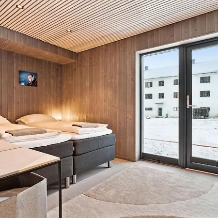 Explorers Rest, * Henningsvær