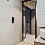 Explorers Rest, 헤닝스베르